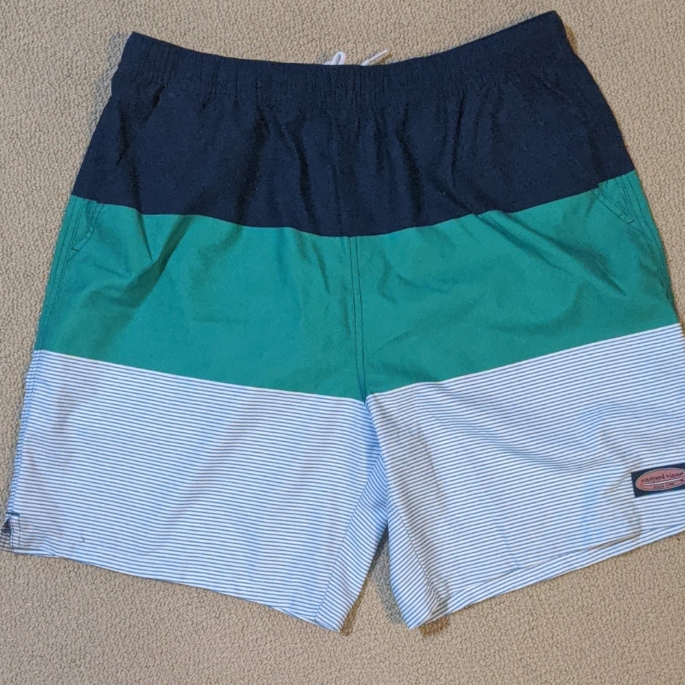 Vineyard vines swim trunks L